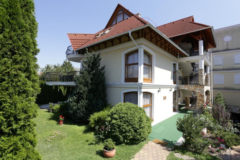 Апартаменты Club Unicum Хевиз Экстерьер фото
